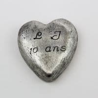 Coeur en étain avec gravure + gravure 10 ans + initiales